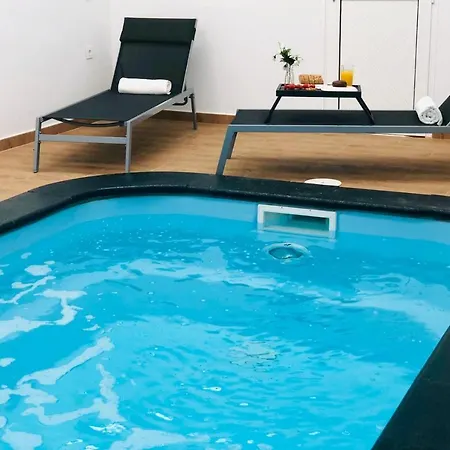 Canaryislandshost L * Nazaret